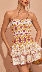 Trägerloses Minikleid mit Rüschen