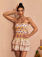 Trägerloses Minikleid mit Rüschen