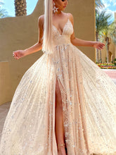 Vestido con tirantes abiertos al frente