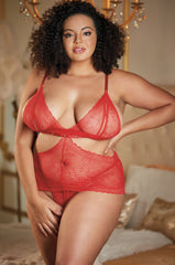Camisón de encaje con abertura y tanga abierto