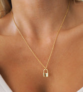 Collar con medallón