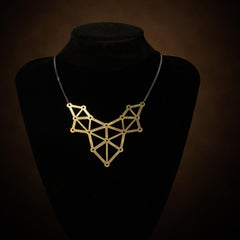 Moderne symmetrische Halskette