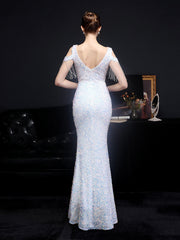 Glänzendes, schmales Abendkleid mit Fischschwanz