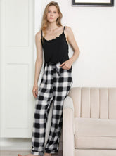 Conjunto de pijama de cuadros y camisola decorada con encaje