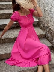 Farbiges Slip-Kleid mit Puffärmeln