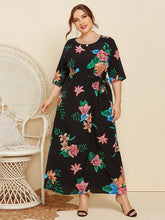 Lockeres, kurzärmliges Kleid mit Rundhalsausschnitt und Print