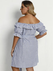 Vestido de verano a rayas azules y blancas con cintura elástica