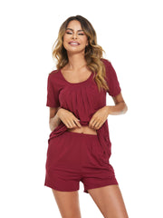 Einfarbiger Heimanzug mit kurzärmligem Oberteil und Shorts