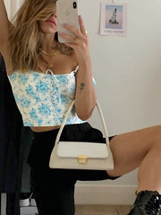 Traje de falda con top de tubo y tirantes