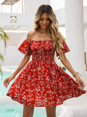 Vestido de moda con pequeñas flores
