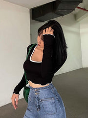 Camiseta de manga larga ajustada con cuello cuadrado y contraste