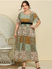 Vestido largo de manga corta con cuello en V y estampado floral