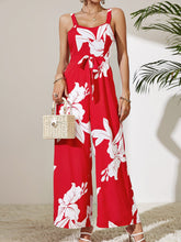 Roter Jumpsuit mit Hosenträgerprint