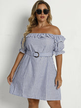 Vestido de verano a rayas azules y blancas con cintura elástica