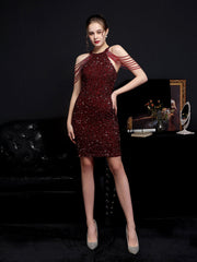 Kurzes Partykleid mit farbigen Perlen