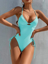 Traje de baño de una pieza sexy de color sólido con cordón recortado