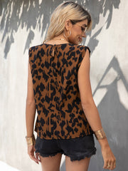 Camiseta con estampado de leopardo y cuello redondo