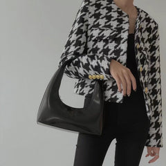 Bolso de hombro tipo axila con forma de albóndigas de cuero