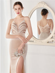 langes Abendkleid mit Strapsen