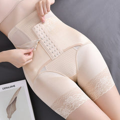 Parte inferior moldeadora de malla en contraste con cierre frontal