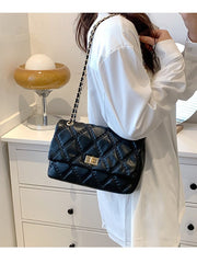 Bolso cuadrado con cadena de rombos