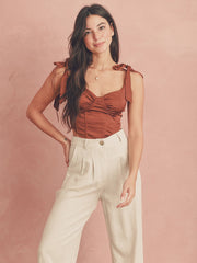 Vestido de satén sexy con tirantes finos, escote cuadrado, escote en V profundo, espalda descubierta y tirantes finos