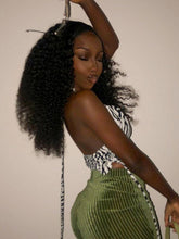 Top de tirantes ajustado con cuello halter y cordón ajustable para chica sexy