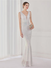 Vestido de noche con tirantes y lentejuelas