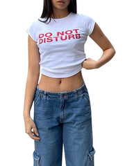 Camiseta corta con cuello redondo, manga corta y estampado de letras