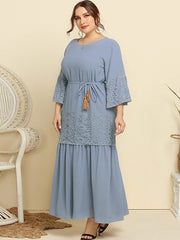 Vestido elegante de color liso con mangas acampanadas y paneles de encaje