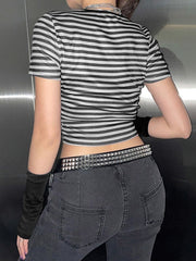 Slim Fit Kurzer Pullover mit Rundhalsausschnitt und abstraktem Herz-Print