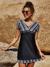 Traje de baño conservador con estampado de rayas y bóxers