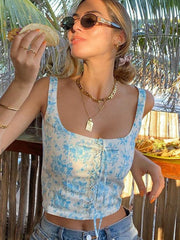 Traje de falda con top de tubo y tirantes