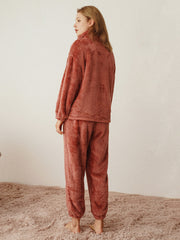 Jersey de cuello alto con bordado de forro polar grueso para uso doméstico.