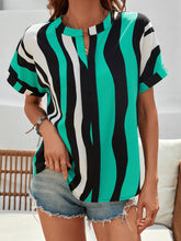 Lässiges, gestreiftes Kurzarmhemd mit abstraktem Druck