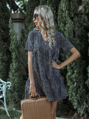 Vestido corto estampado con vuelo