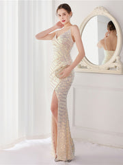 Vestido de noche con cola de pez y lentejuelas