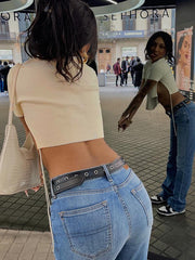 Camiseta corta de color liso con cuello redondo y manga corta hasta el ombligo