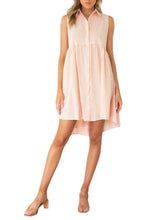 Vestido sin mangas con solapa y botones a rayas