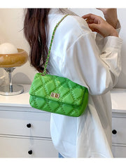 Bolso cuadrado con cadena de rombos