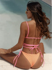 Traje de baño de bikini con tiras