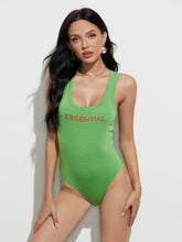 Body de tirantes finos con cuello en U y letras