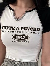 Camiseta de cintura alta con contraste de letras y colores