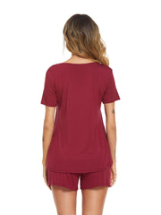 Einfarbiger Heimanzug mit kurzärmligem Oberteil und Shorts