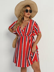 Vestido con escote en V y panel de rayas en la cintura