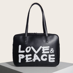 Bolso cuadrado pequeño con un solo hombro y estampado en blanco y negro