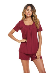 Einfarbiger Heimanzug mit kurzärmligem Oberteil und Shorts