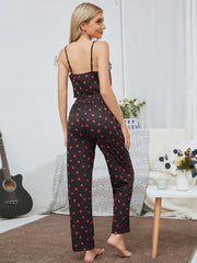 Oberteil und Hose mit Neckholder und Spitze