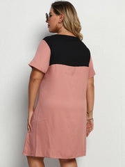 Vestido informal de cuello redondo con panel en contraste