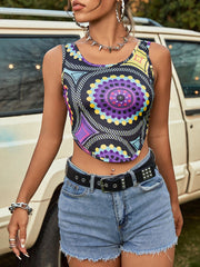 Top corto ajustado sin mangas con cuello redondo